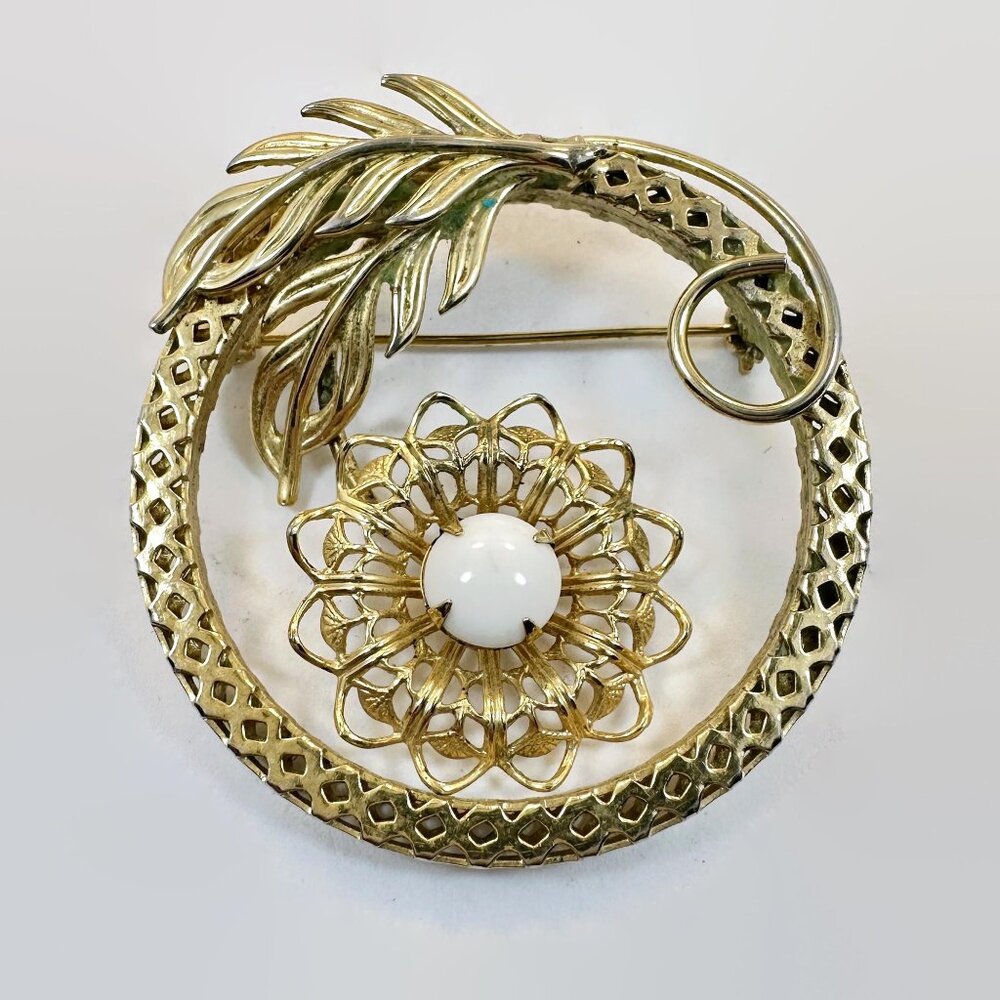 Vintage Brooch, Milk Glass, 1960s, Gold, Flower, 60s, Vintage, Filagree